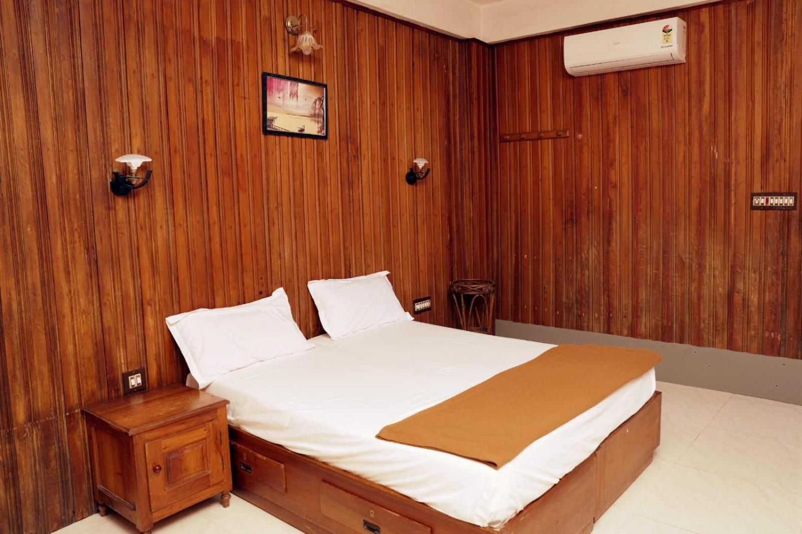 Отель Dolphin Residency Теккади Экстерьер фото