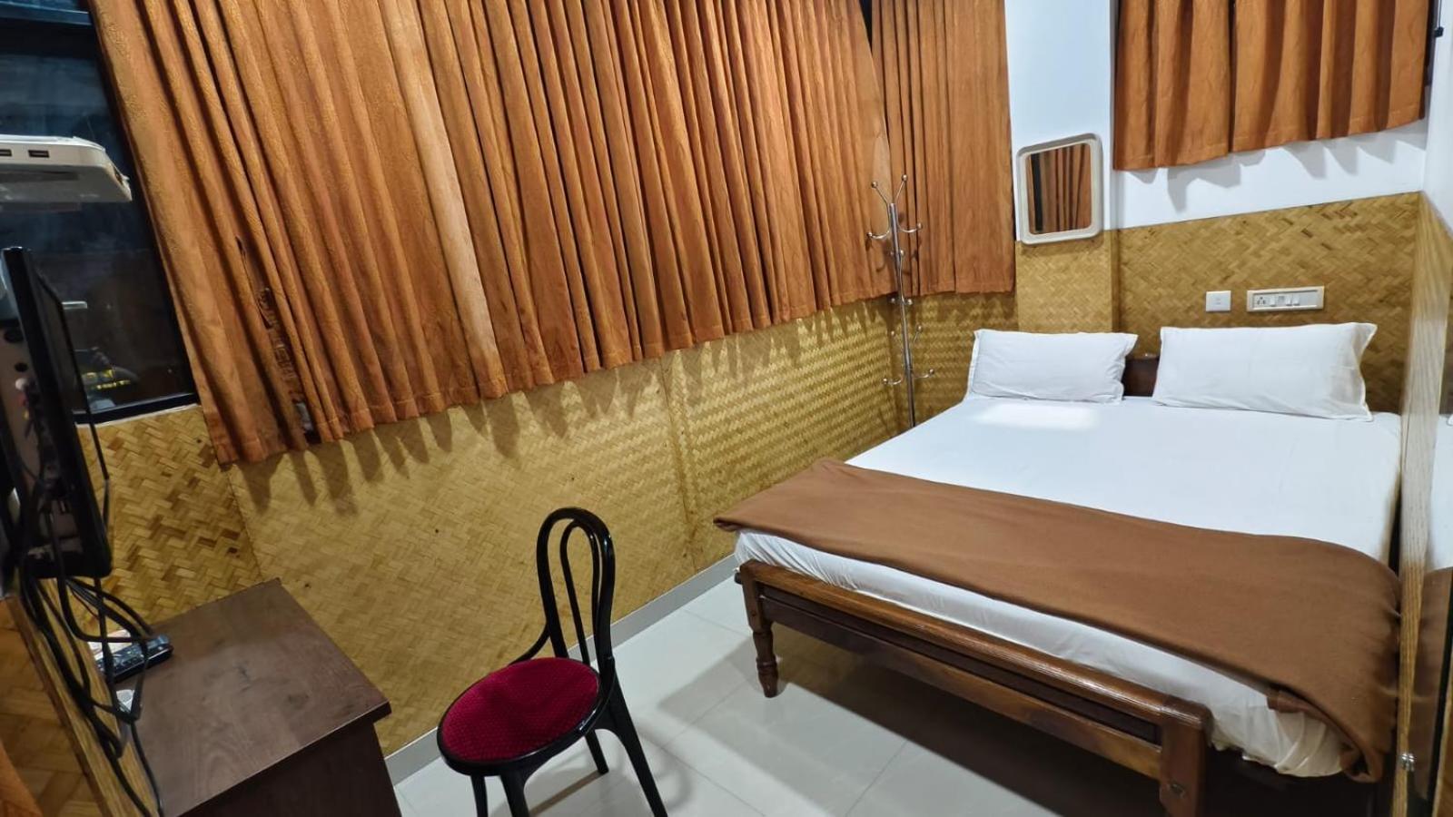 Отель Dolphin Residency Теккади Экстерьер фото