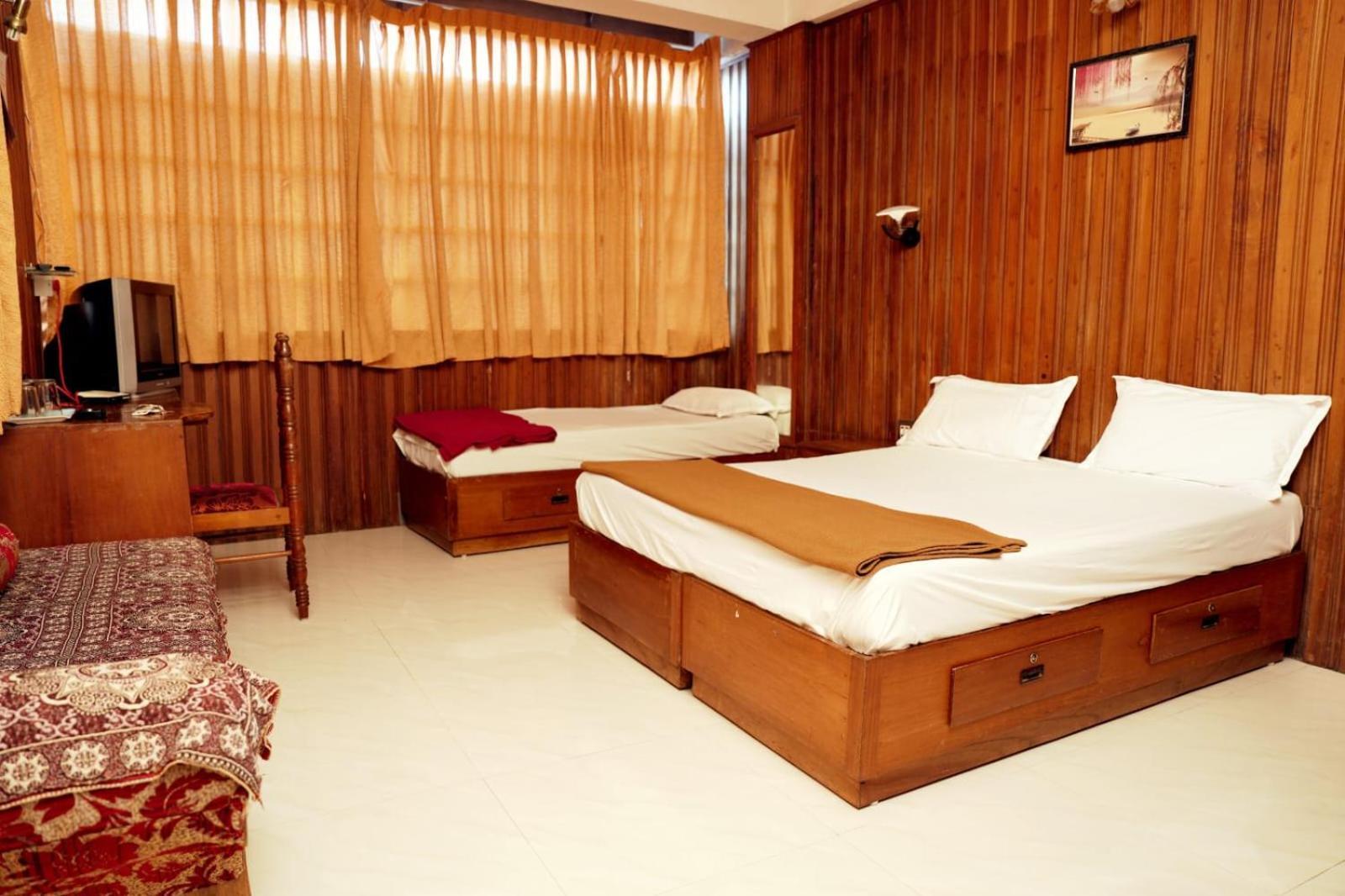 Отель Dolphin Residency Теккади Экстерьер фото