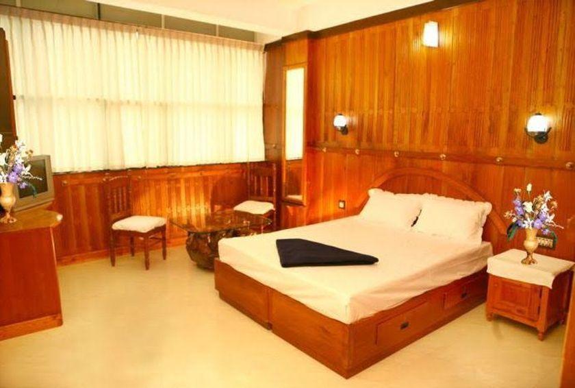 Отель Dolphin Residency Теккади Экстерьер фото