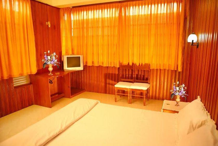 Отель Dolphin Residency Теккади Экстерьер фото